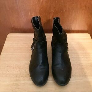 Black flat boots size 7 1/2 medium by SO
